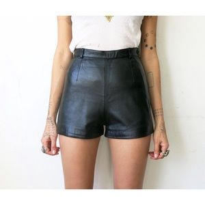 VINTAGE BUTTERY LEATHER HOT PANTS SIZE SMALL/ MED